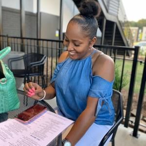 Meet your Posher, Akenyae